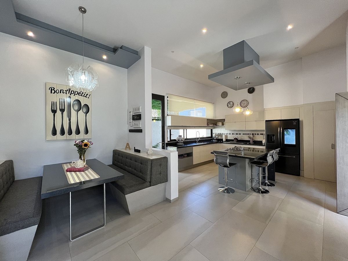 27 de 50: Cocina equipada Y desayunador