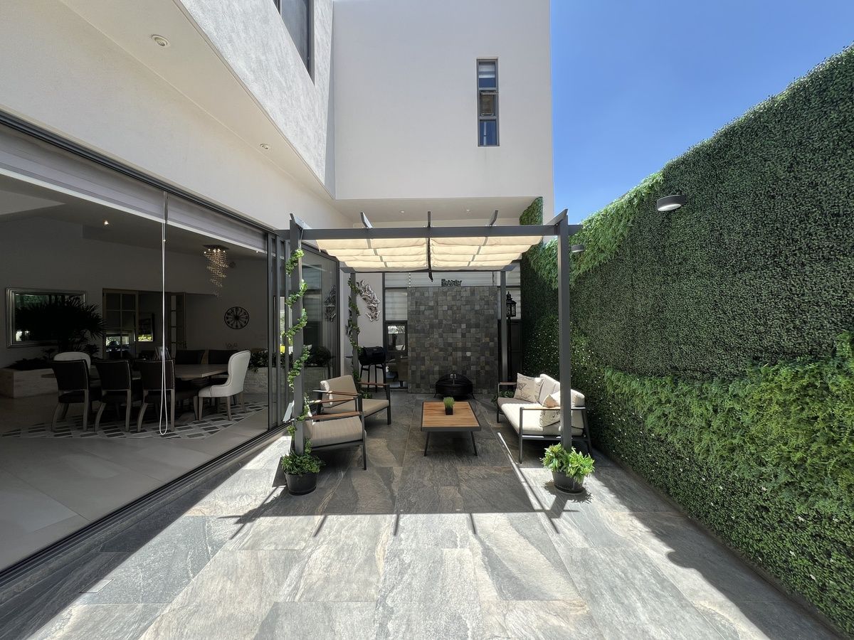 29 de 50: Sala exterior