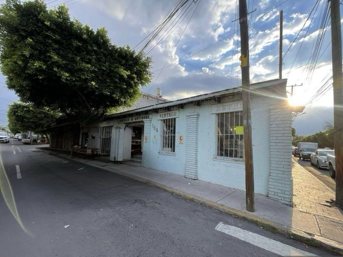 1 de 21: Frente sobre calle corregidora