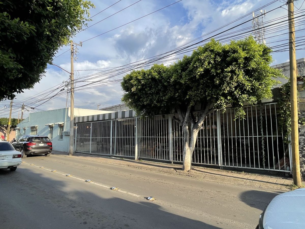 21 de 21: Frente sobre calle Matamoros