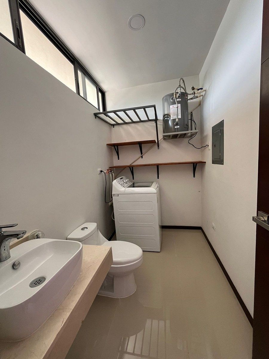 Medio baño y lavandería, foto 22 de 23