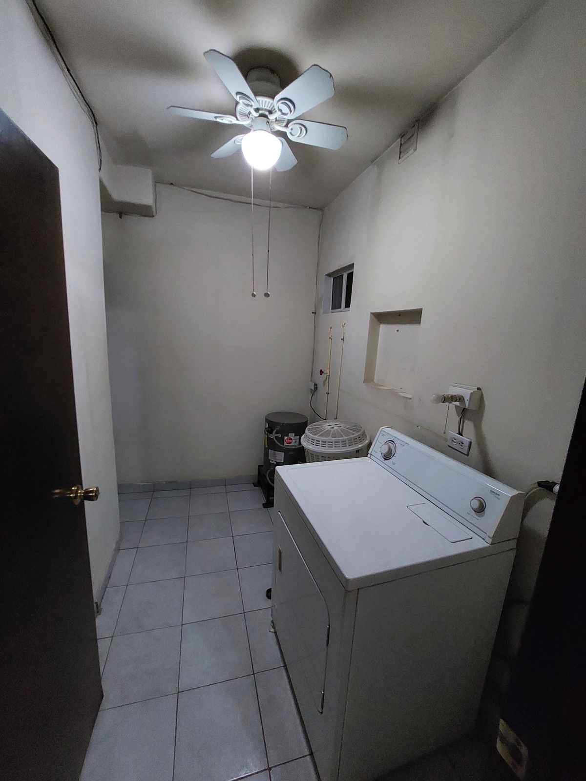 16 de 16: Cuarto de servicio