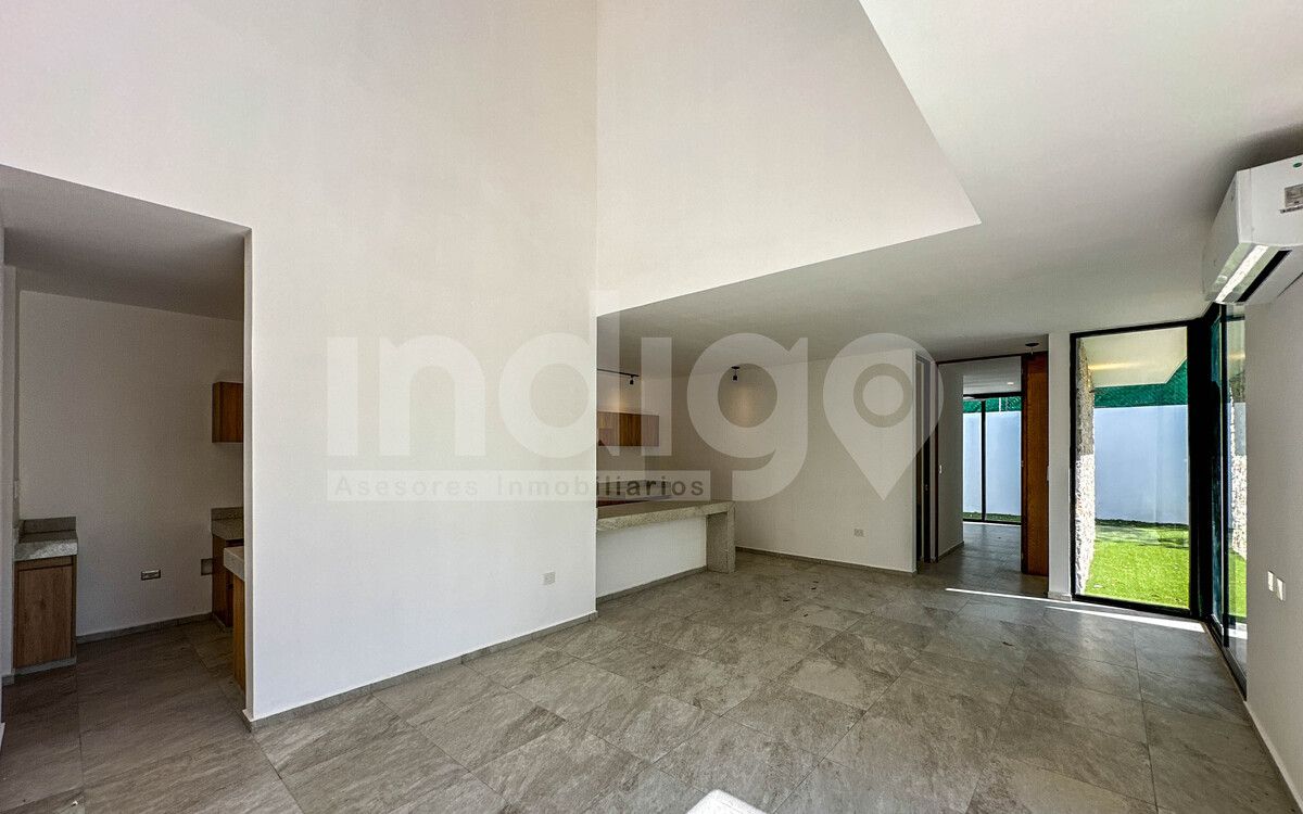 4 de 49: Sala con Techos a Doble Altura