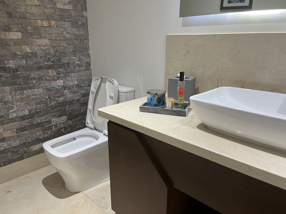 4 de 34: Medio baño
