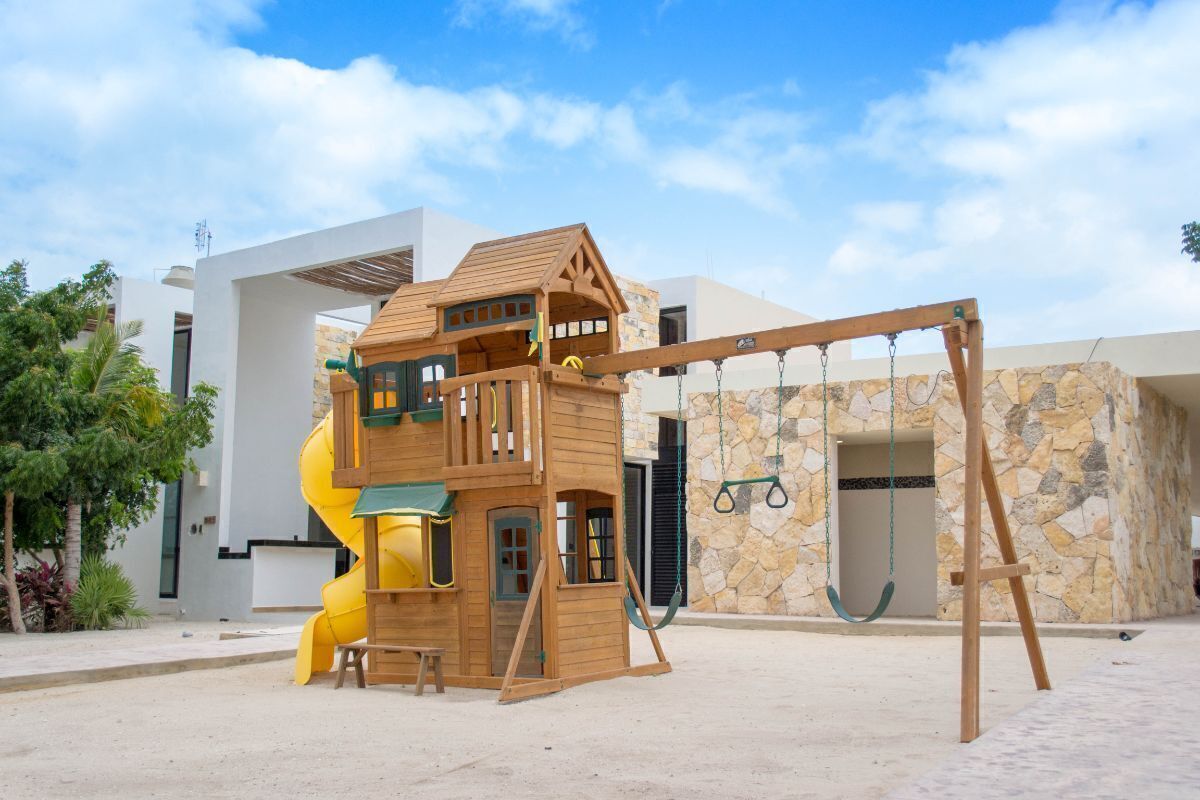 2 de 5: AREA DE JUEGOS INFANTILES