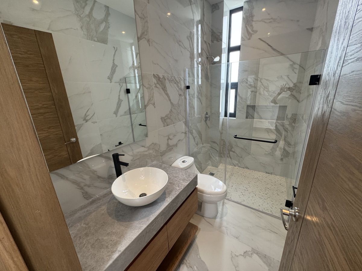 7 de 39: Baño secundario