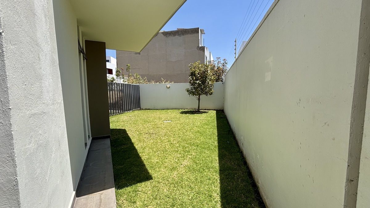 18 of 25: Jardín