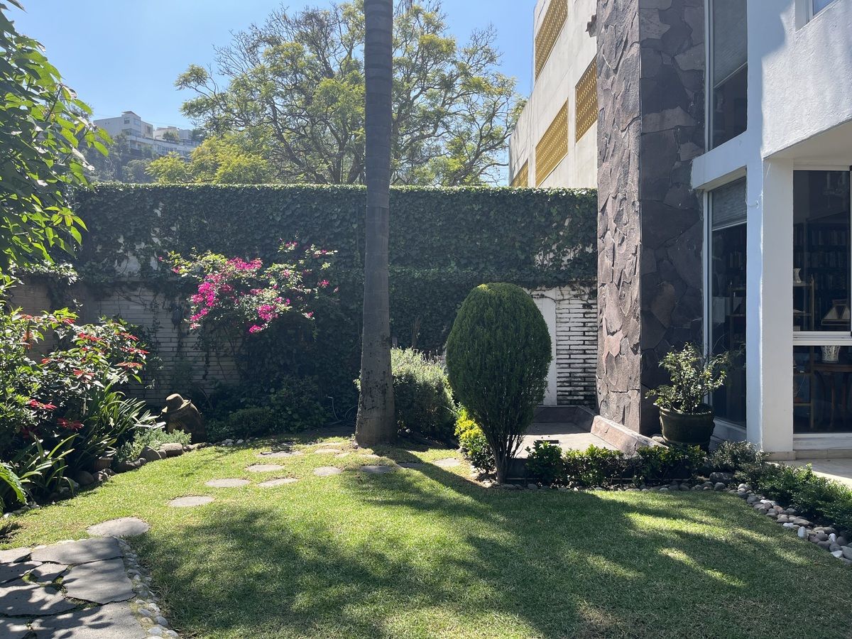 5 of 19: Jardín