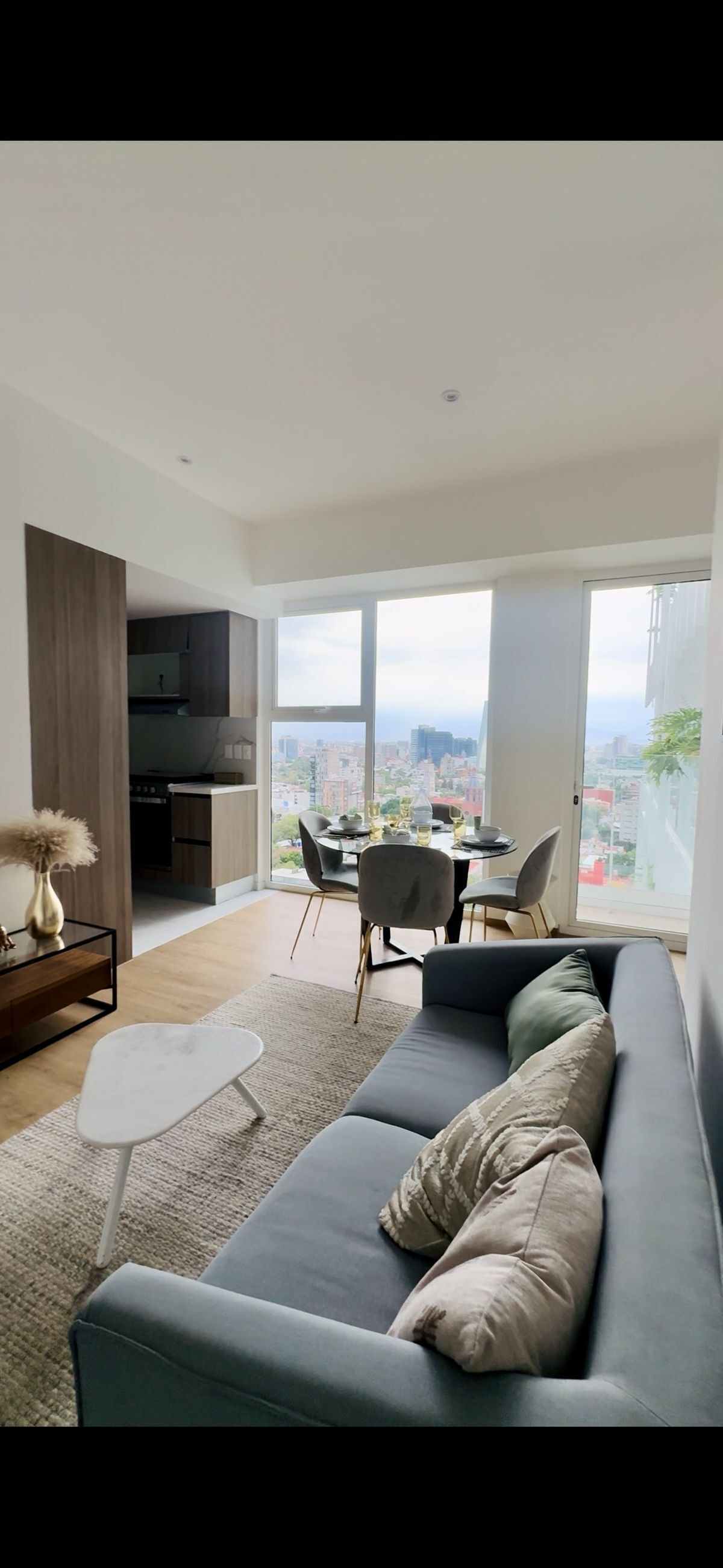 2 de 18: Interior 01