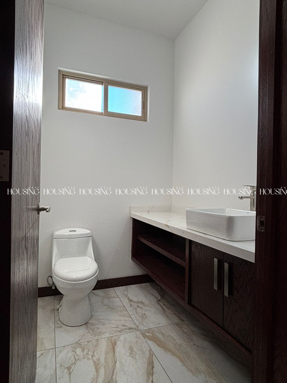 3 of 15: Baño
