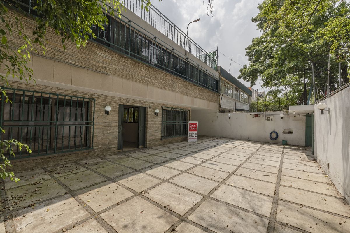 1 de 19: Fachada principal