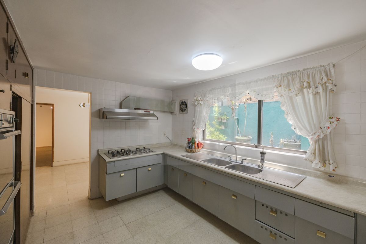6 de 19: Amplia cocina