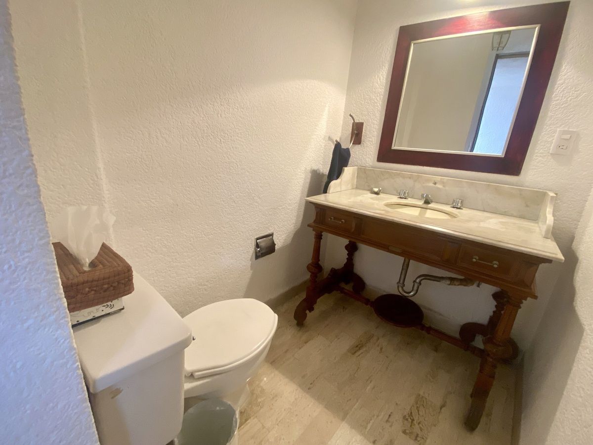 5 de 32: Medio baño visitas