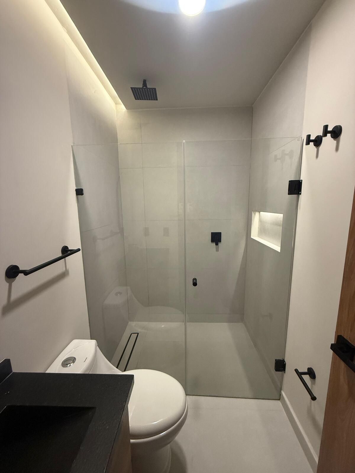 14 of 31: BAÑO SECUNDARIO