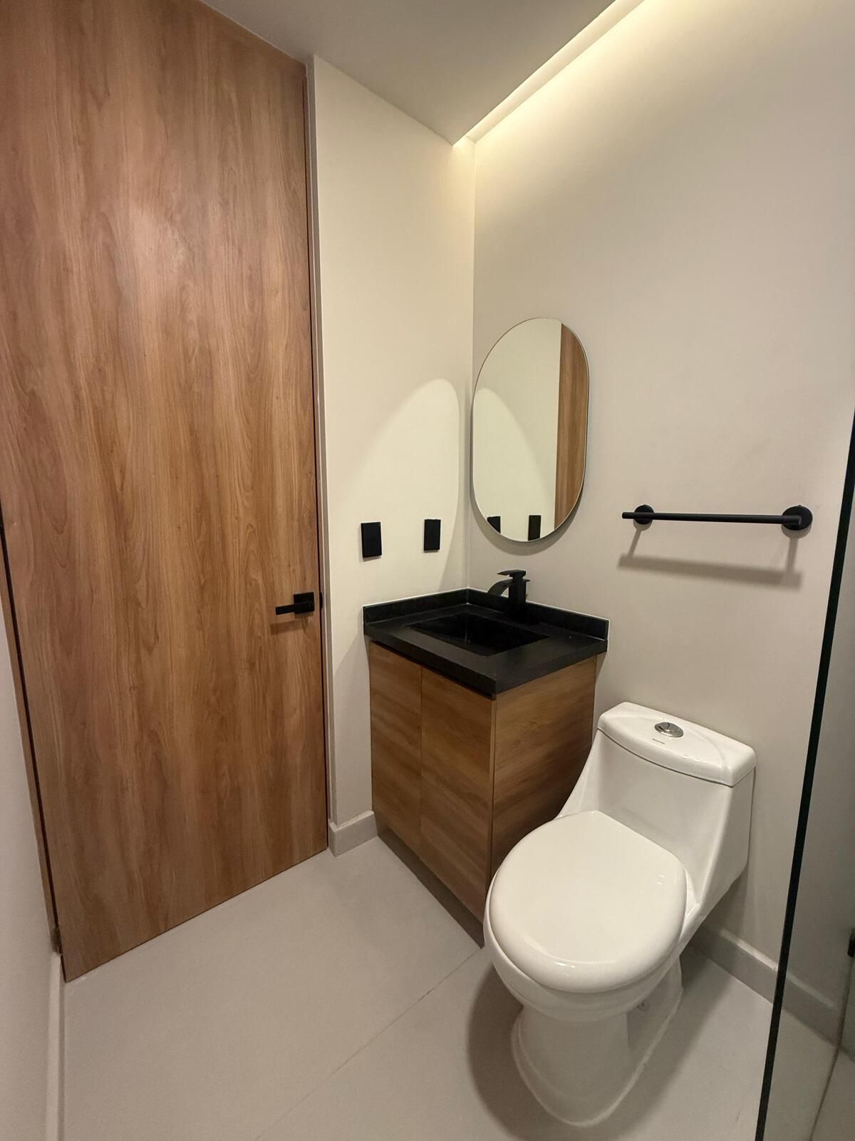 8 of 31: BAÑO PLANTA BAJA