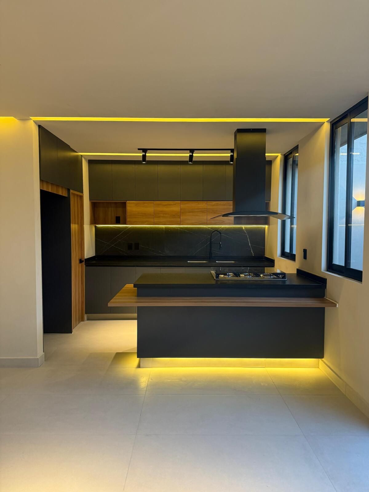 2 of 31: COCINA EQUIPADA