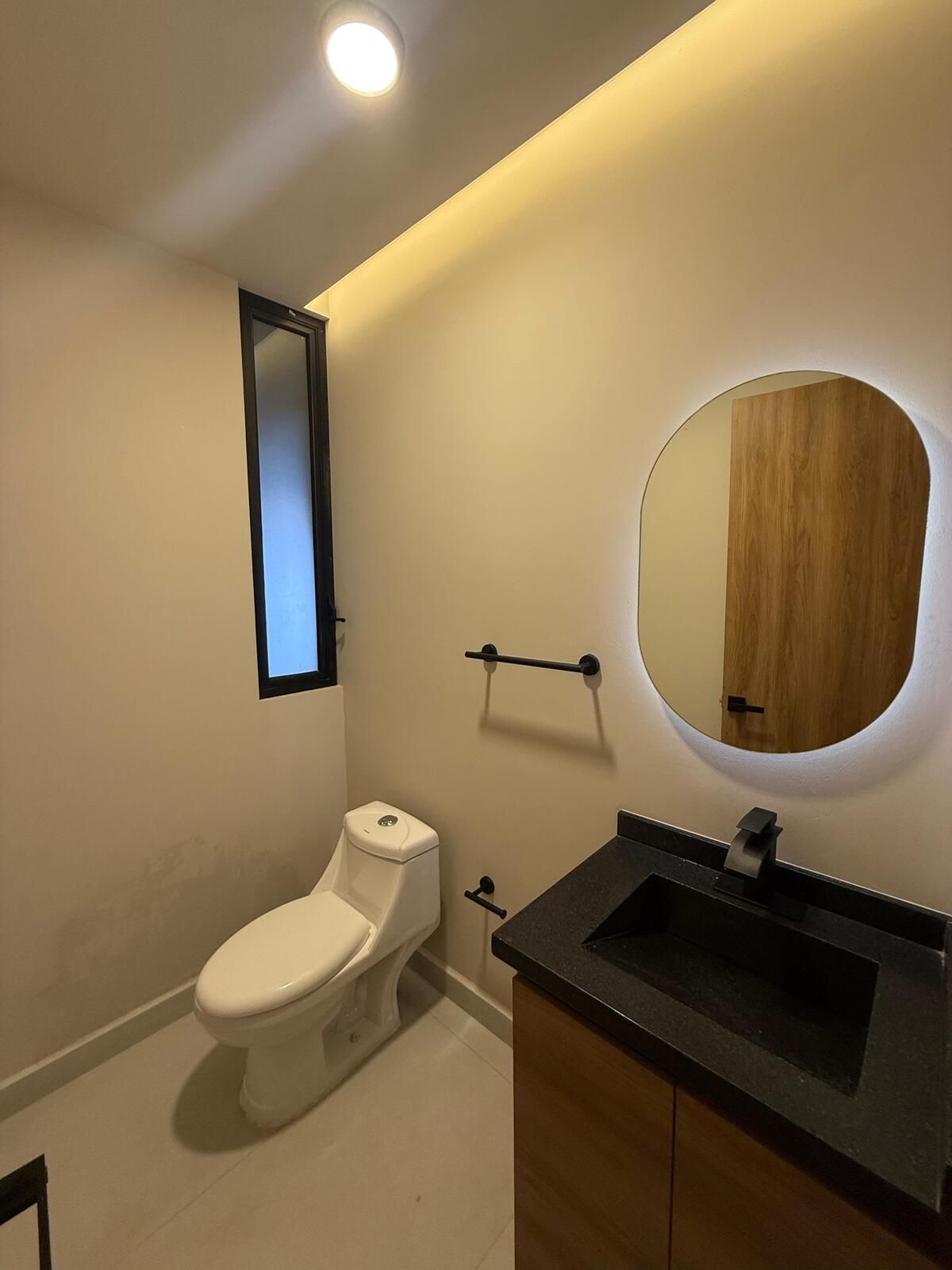 15 of 31: BAÑO SECUNDARIO