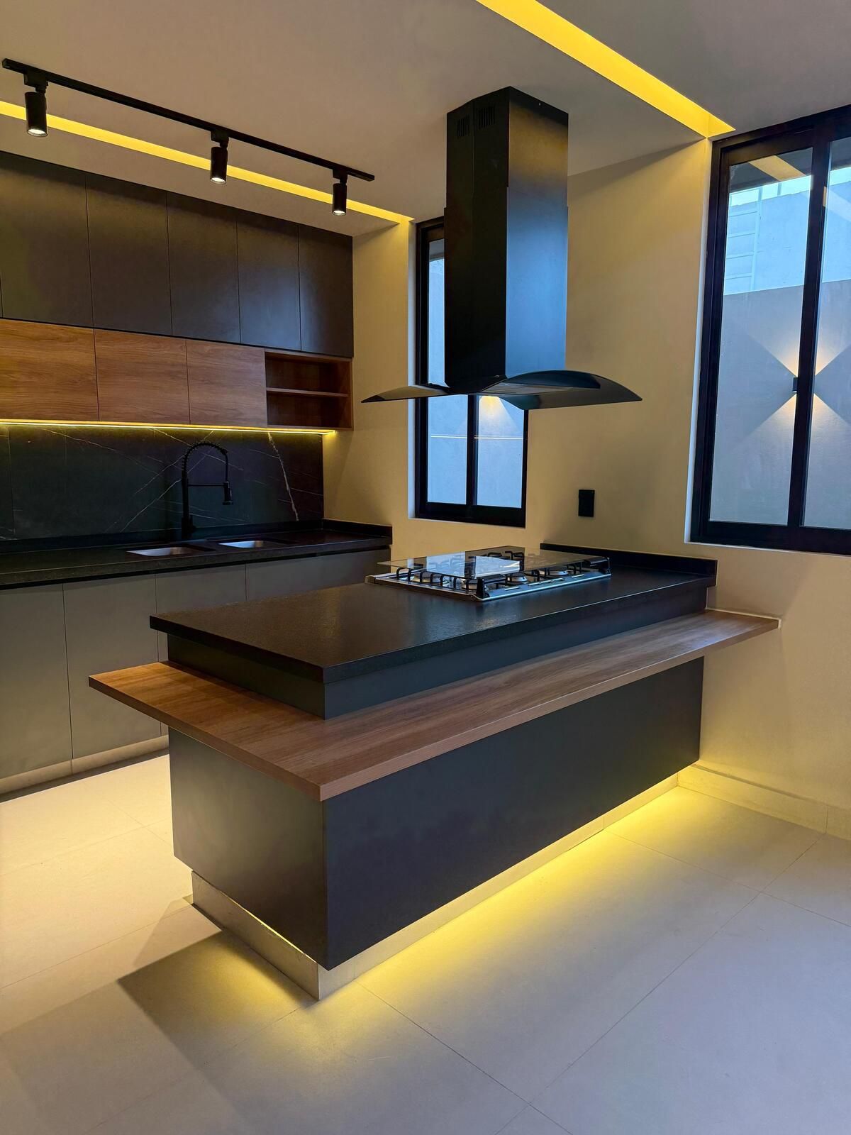 3 of 31: COCINA EQUIPADA