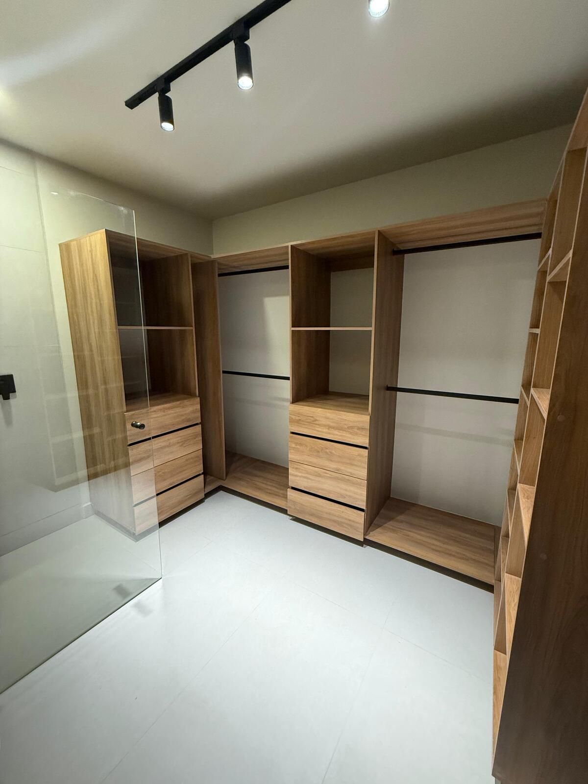 19 of 31: WALK IN CLOSET