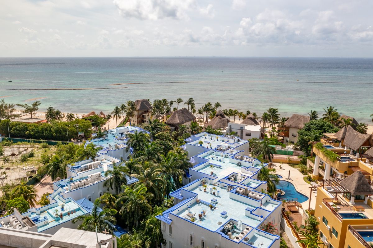 Condominios Natz Ti Ha steps from the beach