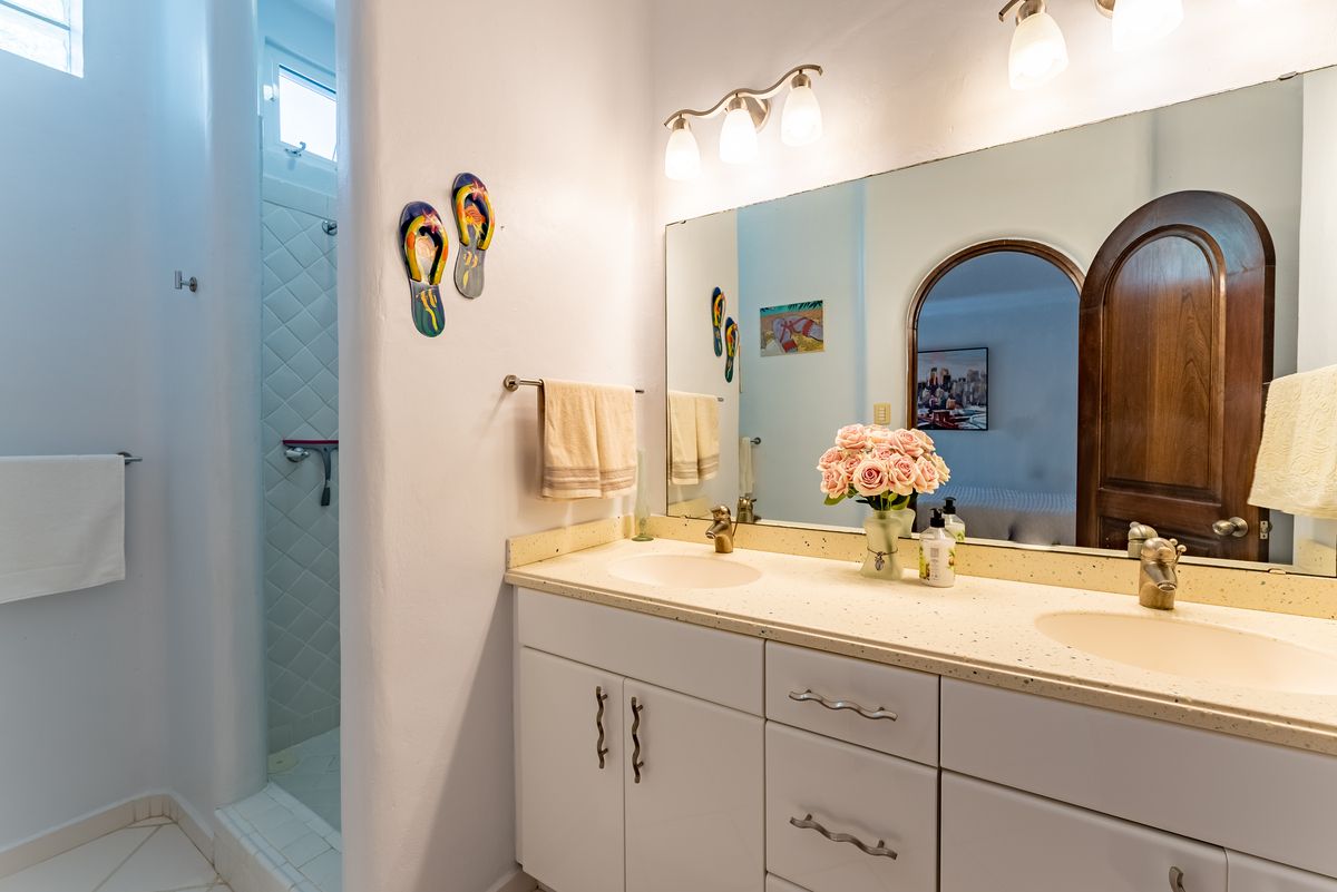17 of 22: Queen bedroom Bathroom