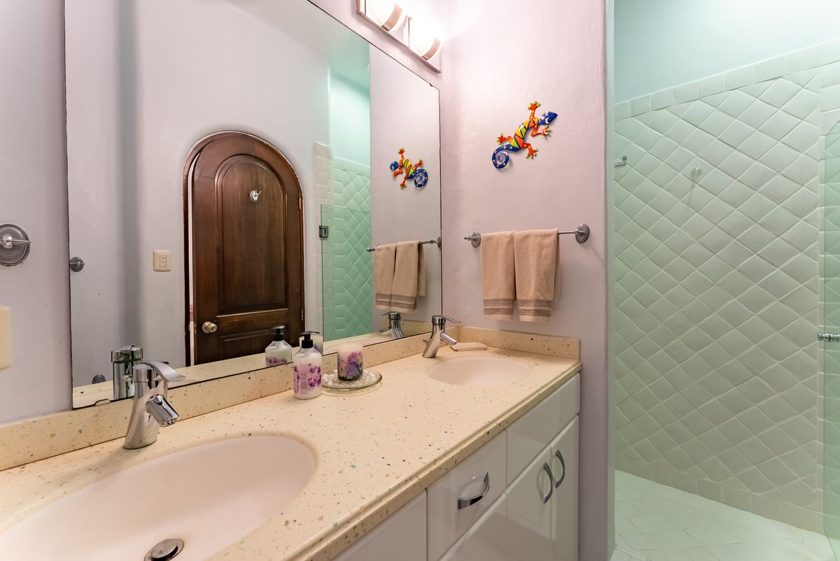 18 of 22: Twin bedroom bath