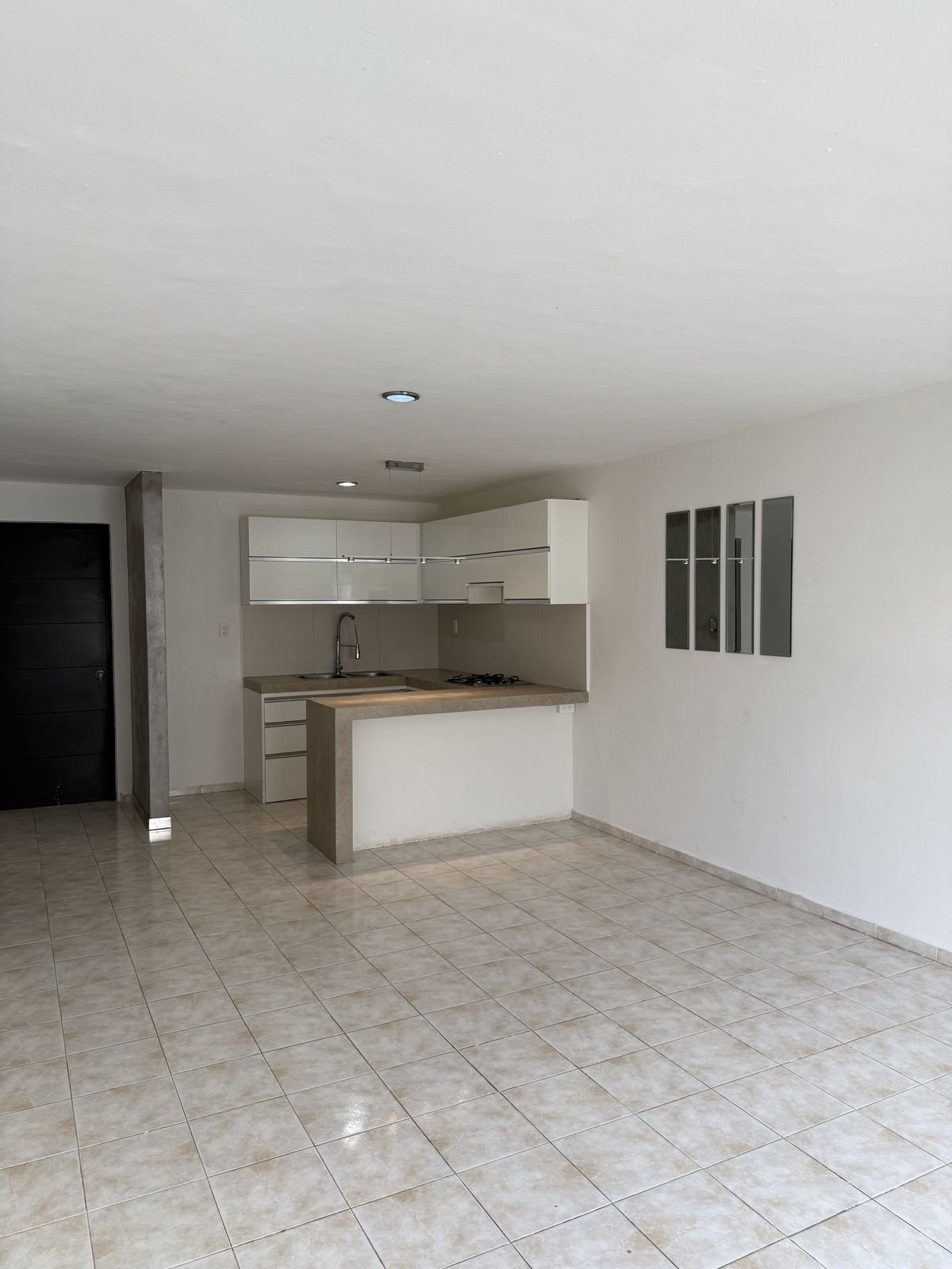 3 of 13: Sala / comedor