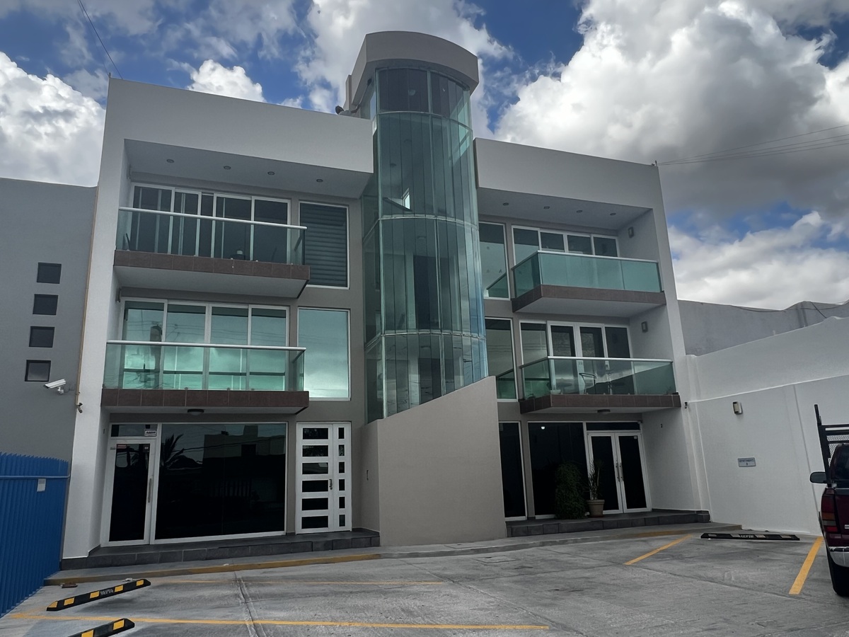 1 de 17: Frente edificio