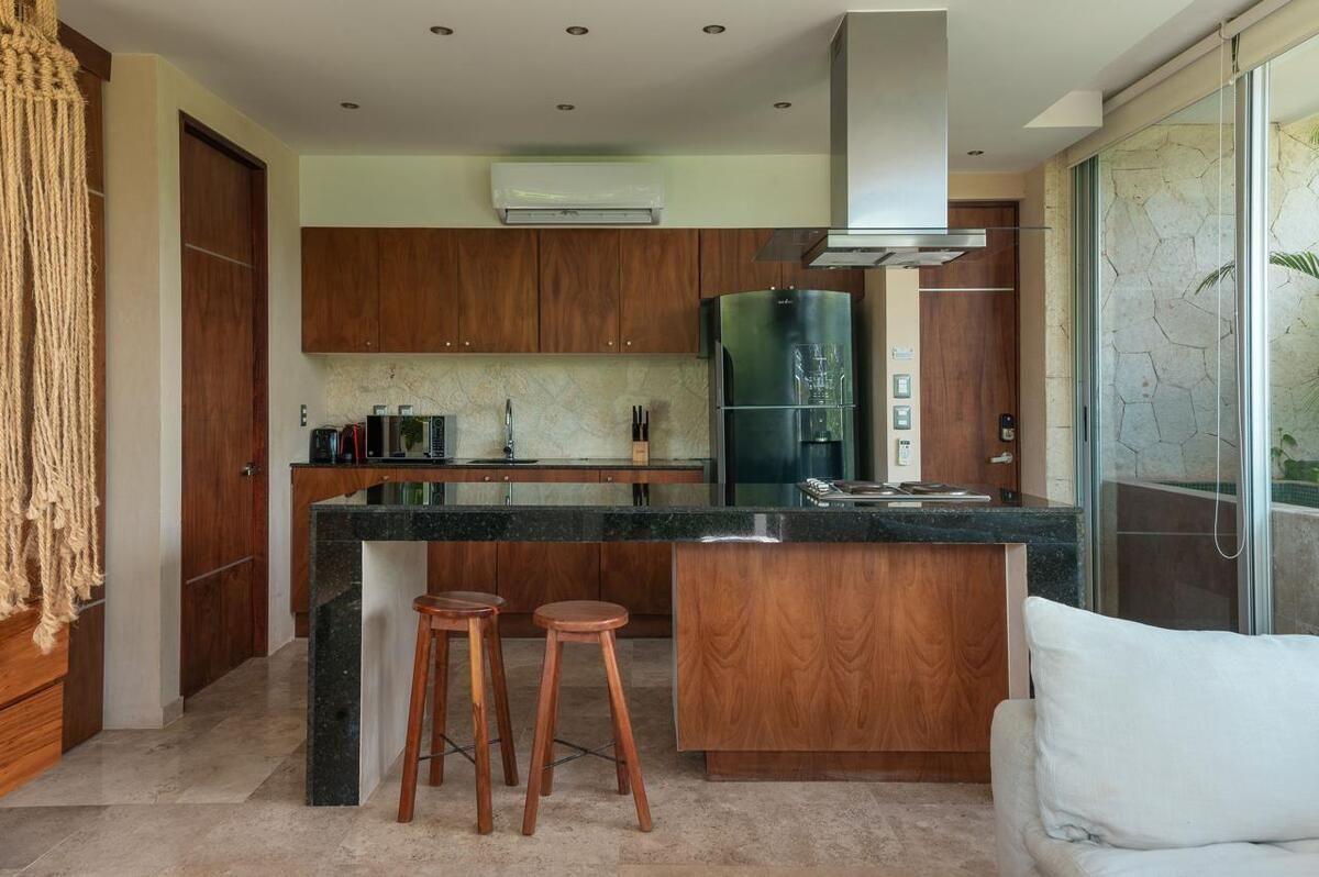 9 of 12: Madera en todos los muebles