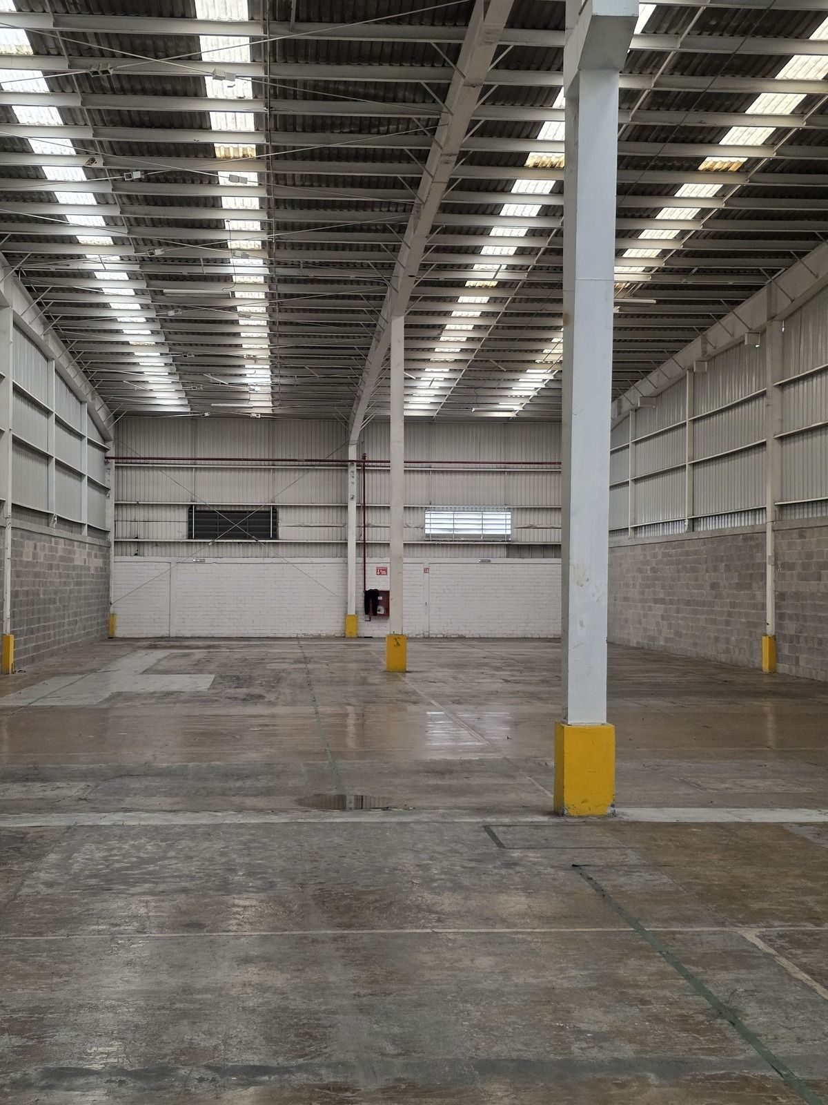 2 de 5: Bodega Industrial 1,000 m2 en Zona Industrial Benito Juárez