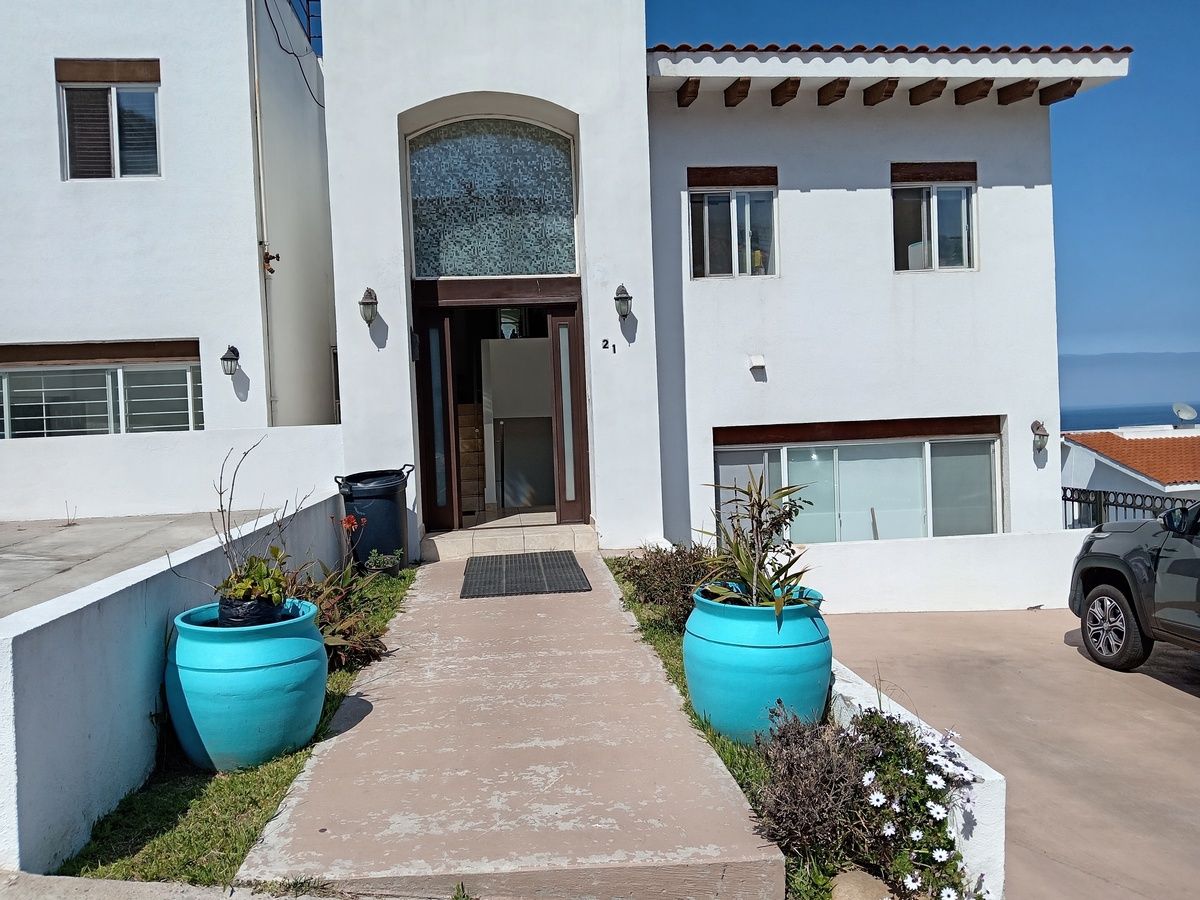 5 of 19: Frente de la casa