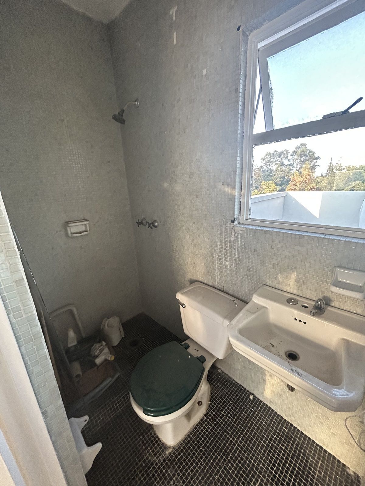 20 de 22: Baño de cuarto de servicio