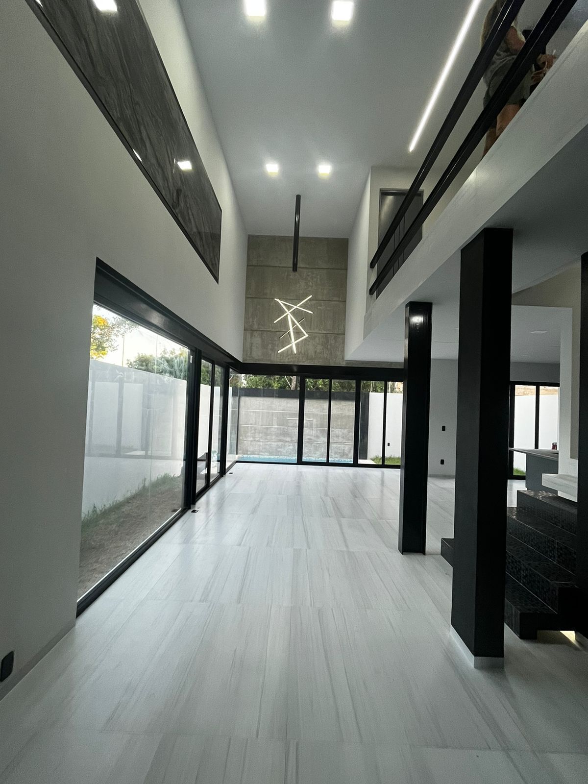 CASA EN VENTA VIA CUMBRES 237m2 DE TERRENO y 257.50m2 DE CONSTRUCCION