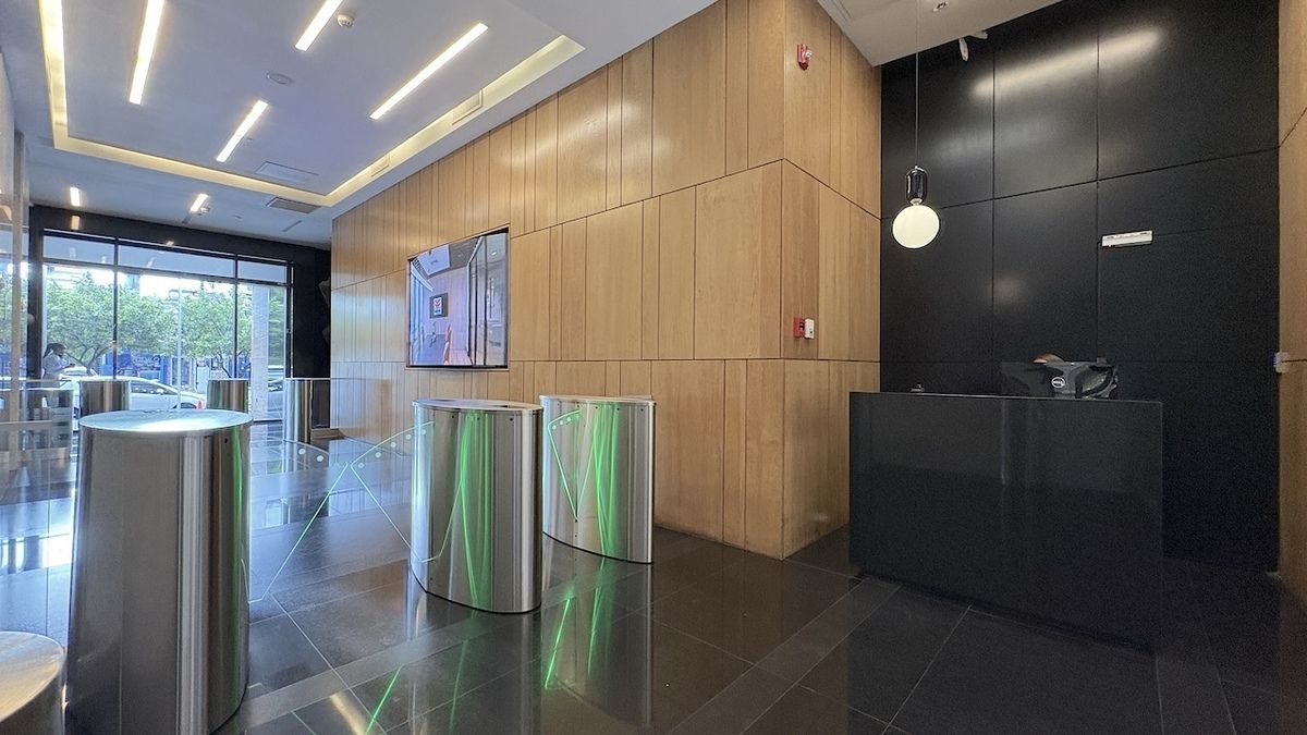 2 de 11: Lobby De la Torre con acceso controlado