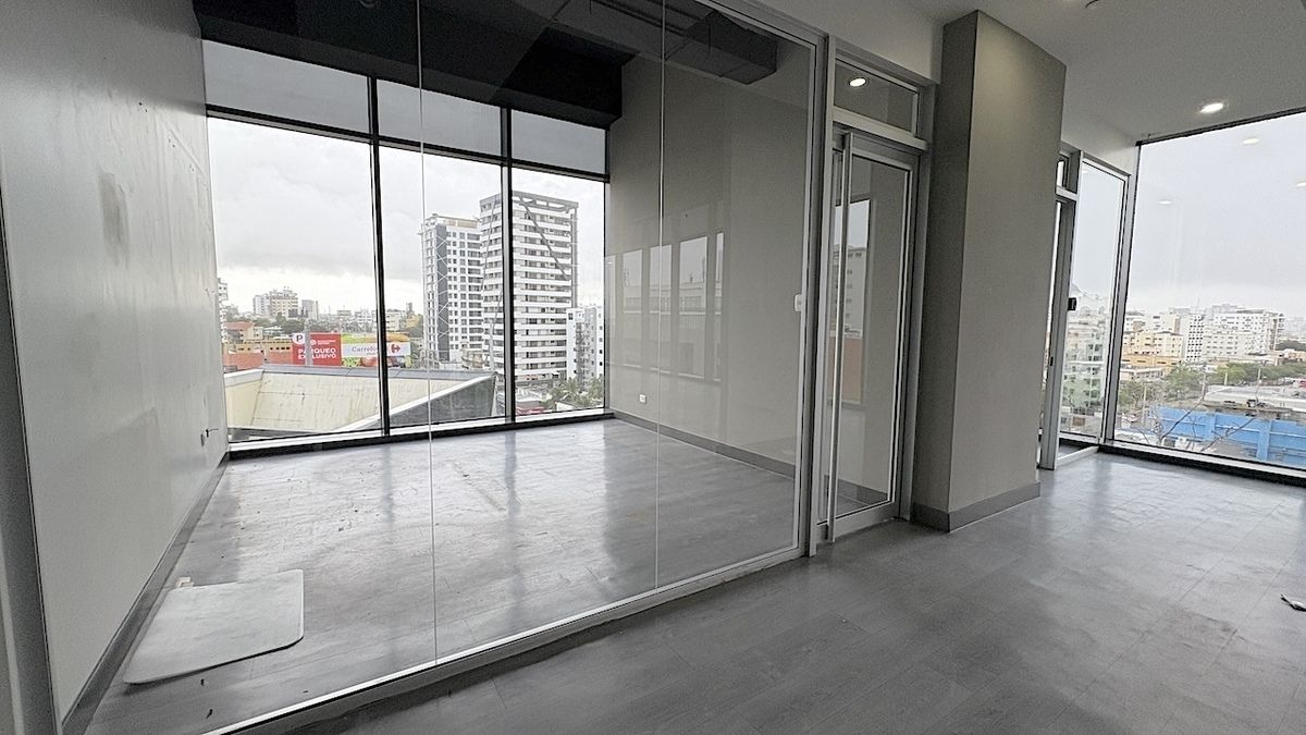 5 de 11: Oficinas frente en cristal