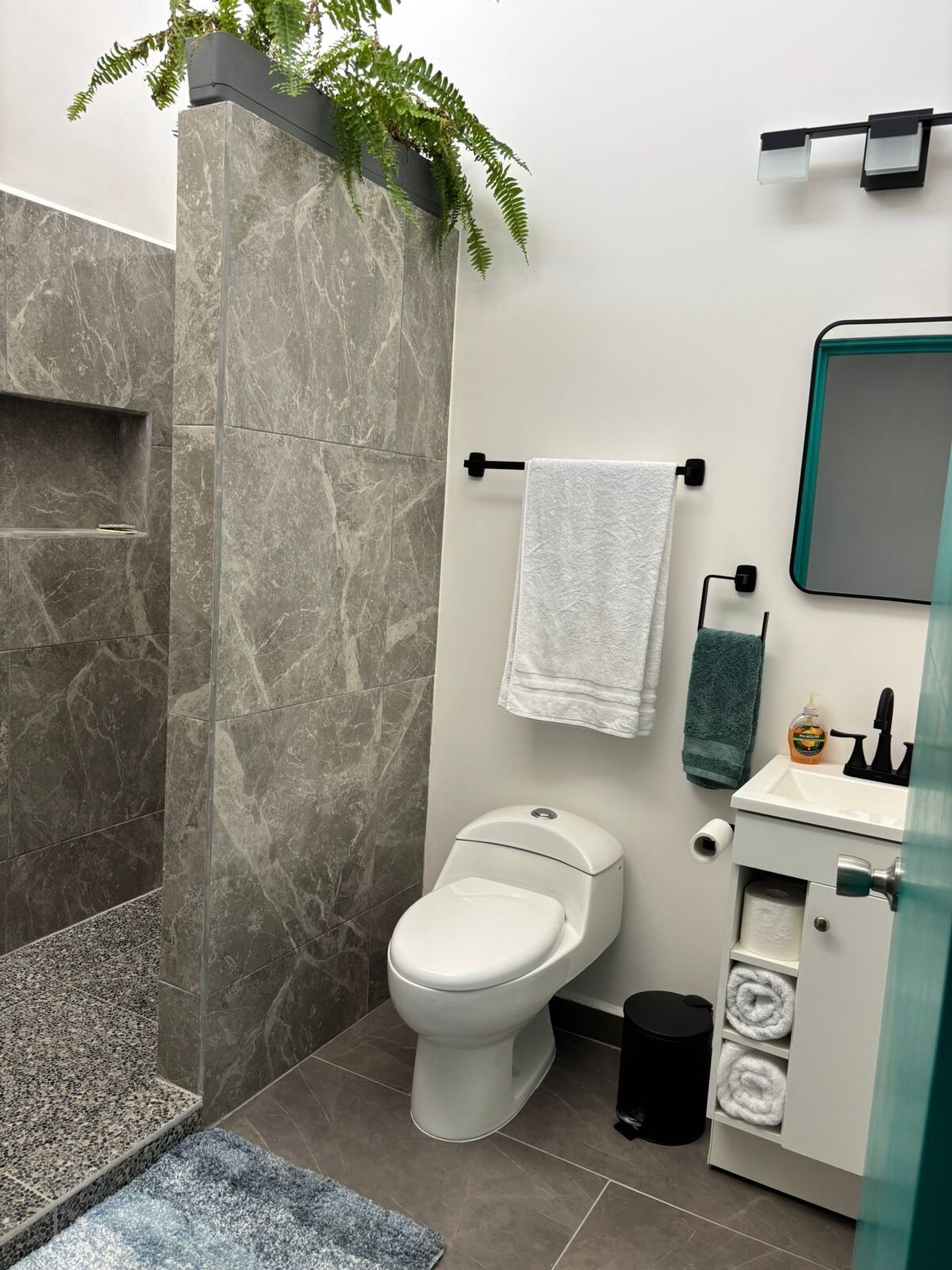 10 of 13: Common Bathroom