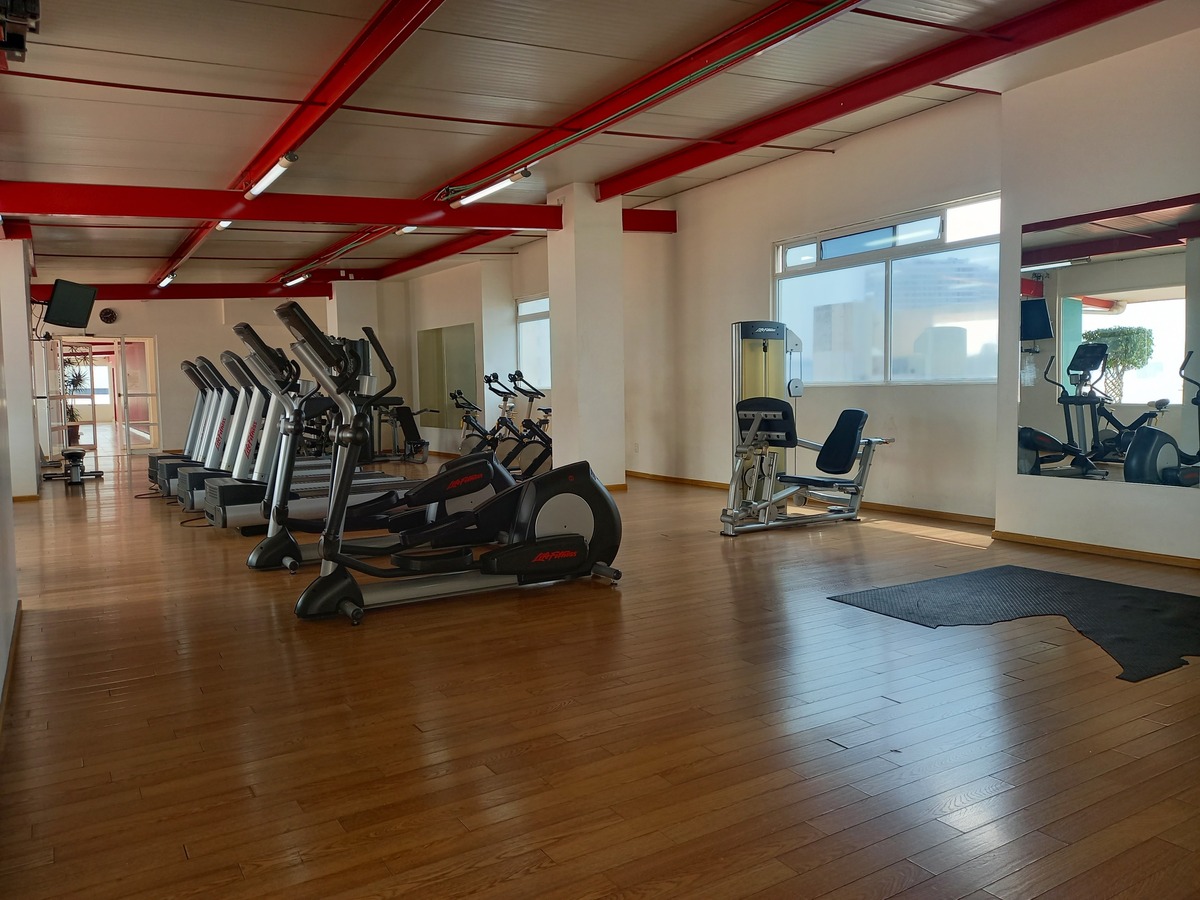 21 de 24: gimnasio