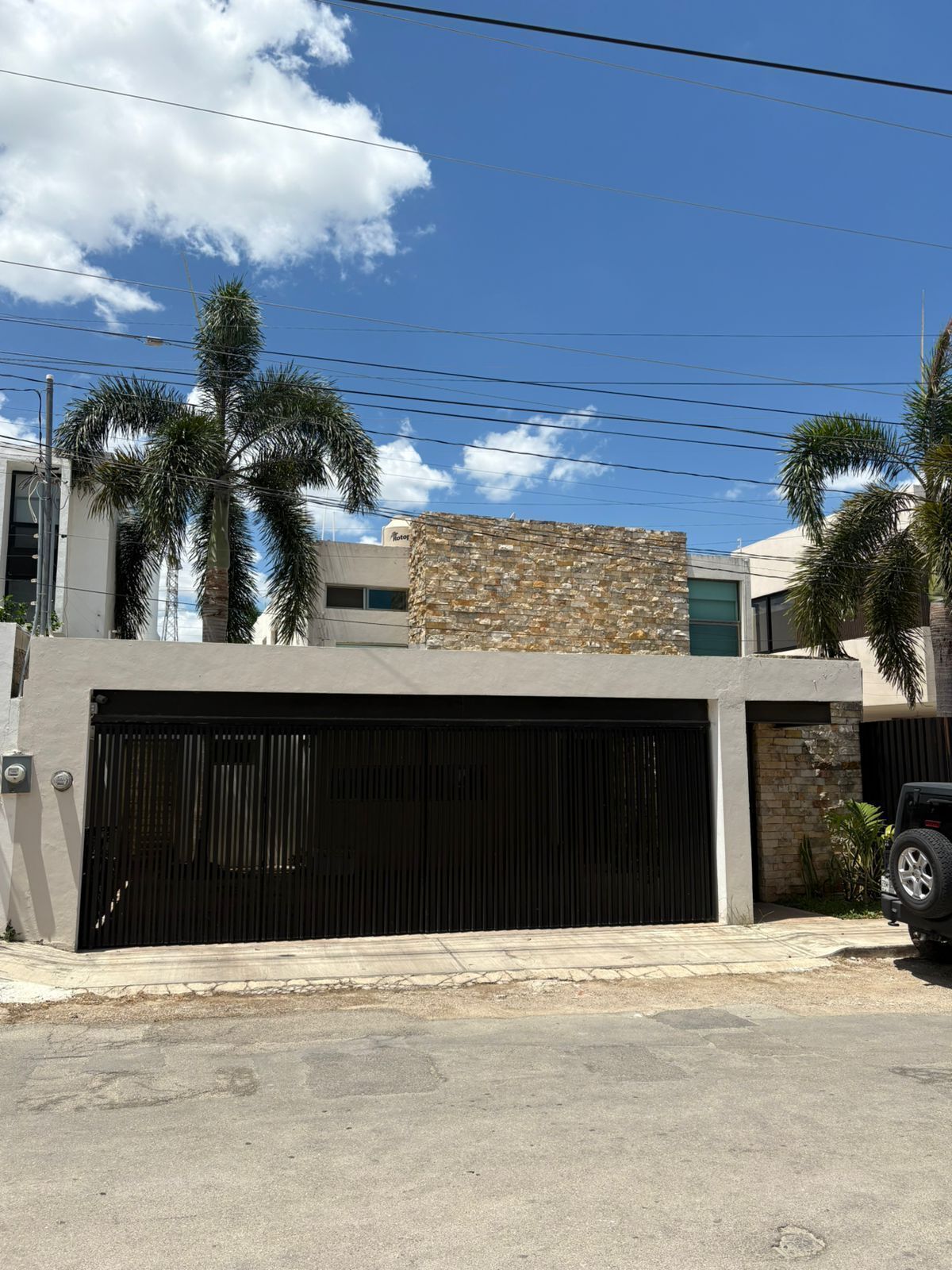 2 de 16: Fachada Principal