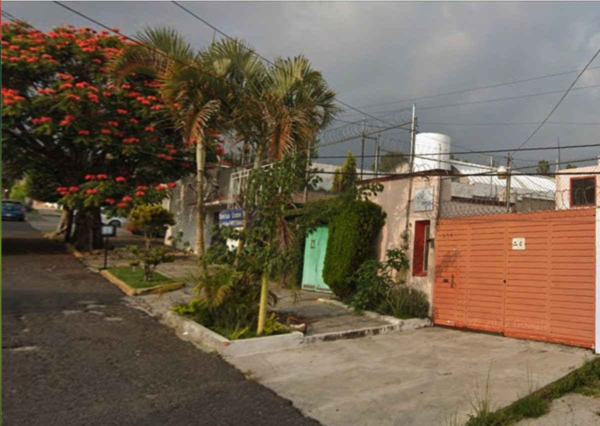1 of 15: Fachada de la propiedad