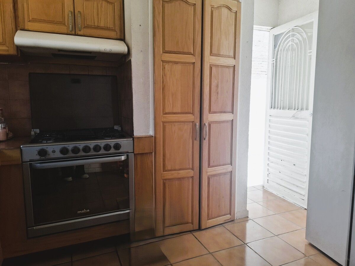 12 de 29: ALACENA Y SALIDA LATERAL