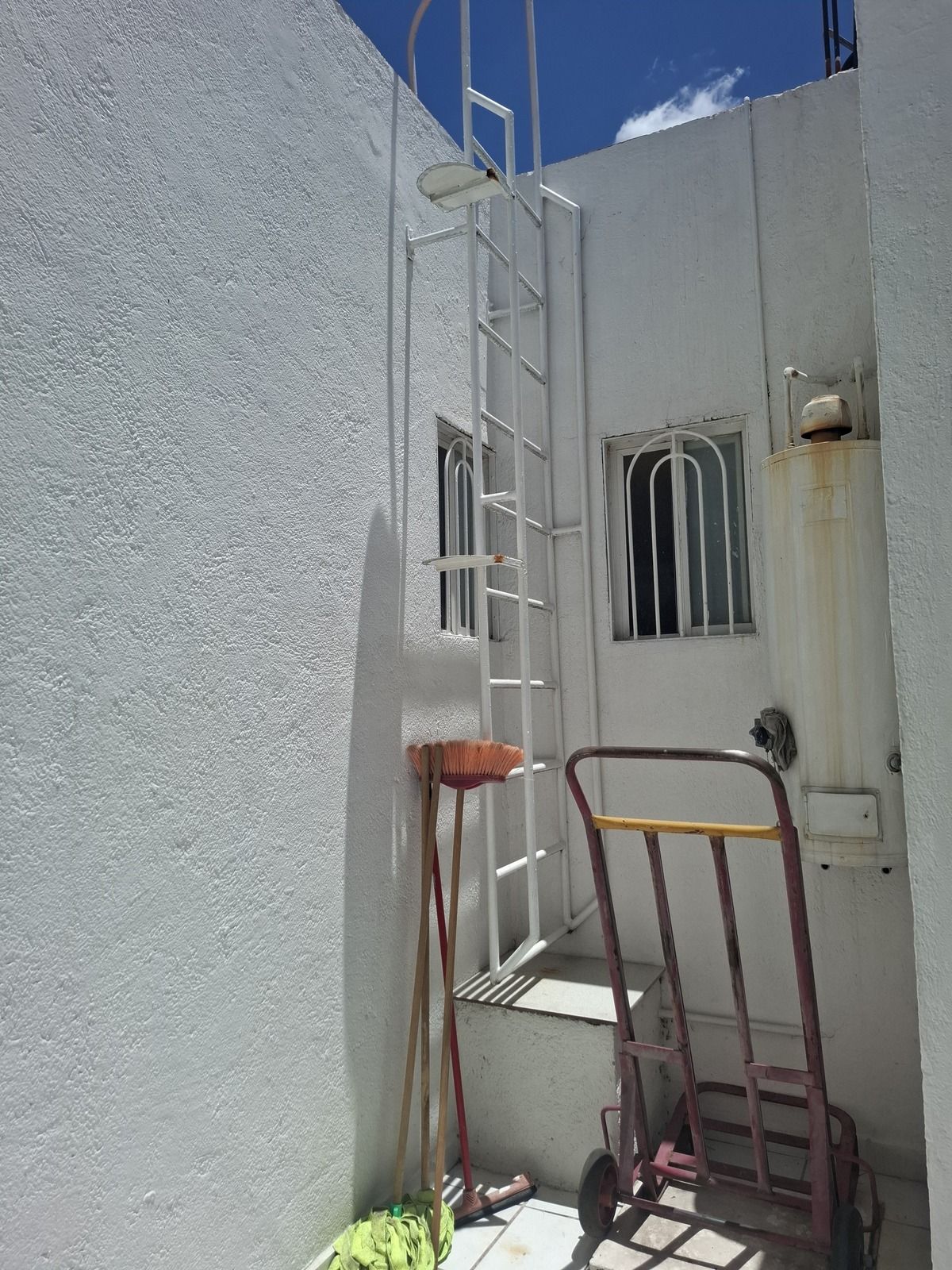 23 de 29: ACCESO A AZOTEA