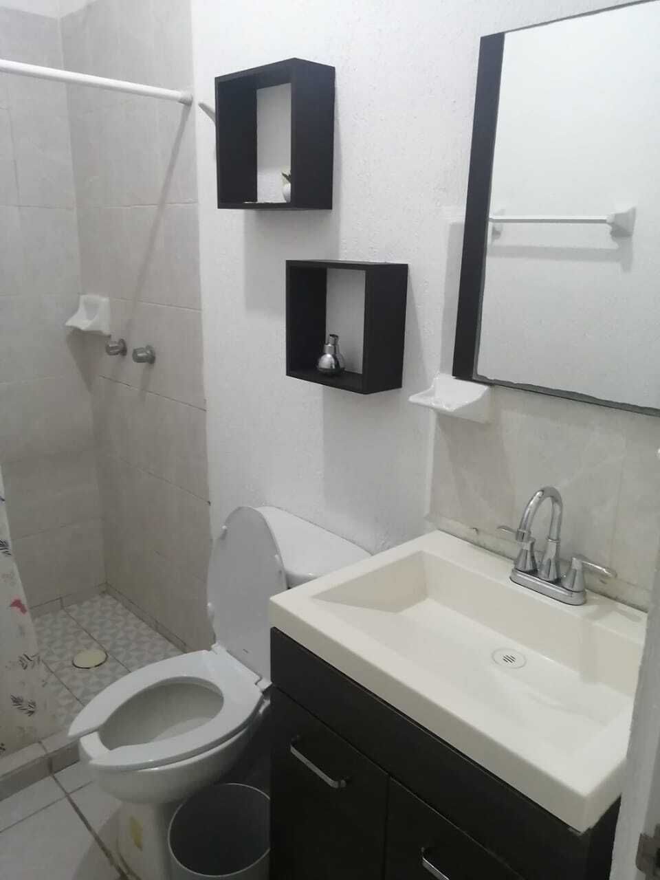 1 of 8: Baño