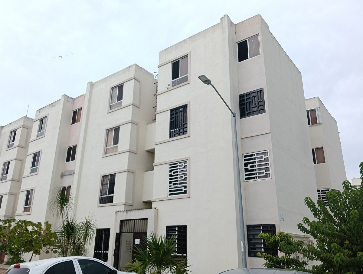 8 of 8: Fachada