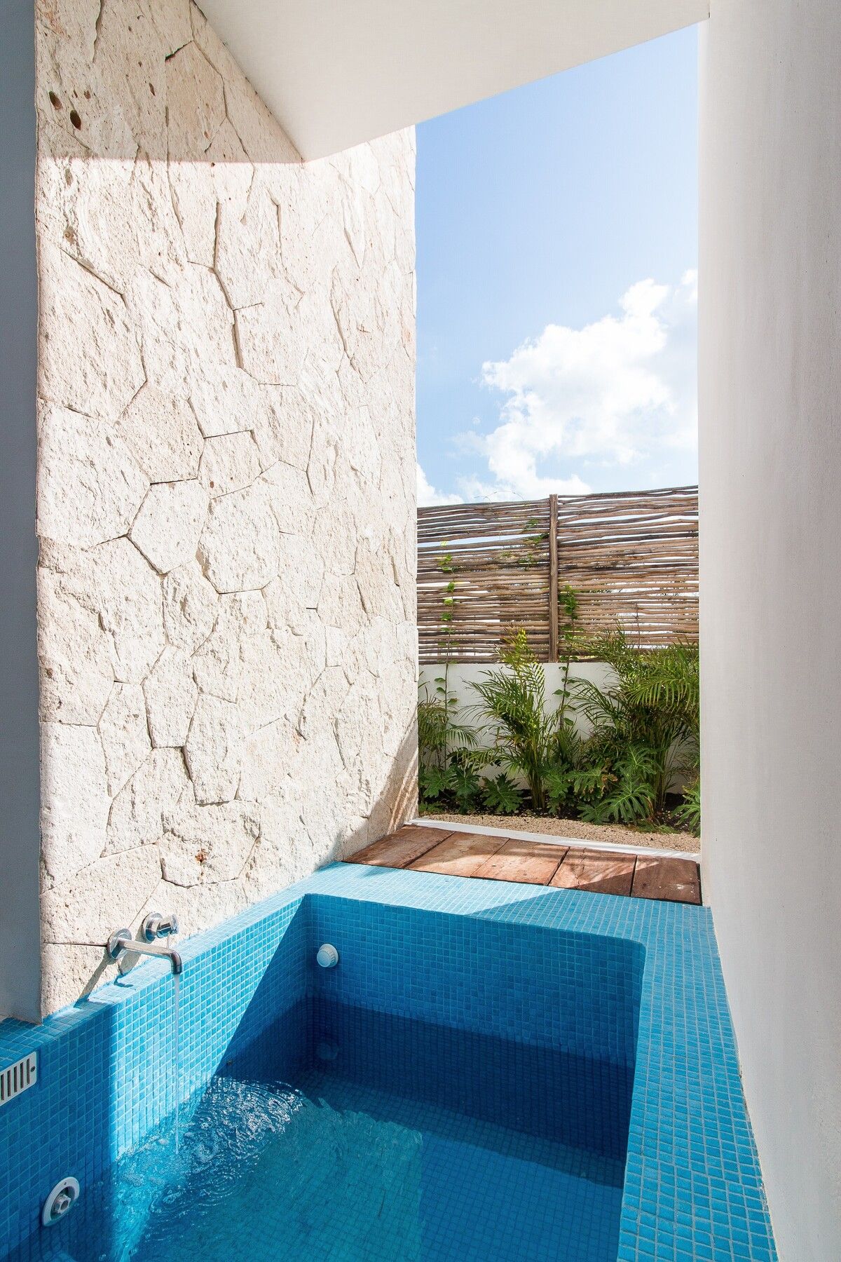 10 of 10: Jacuzzi privado al aire libre en el baño