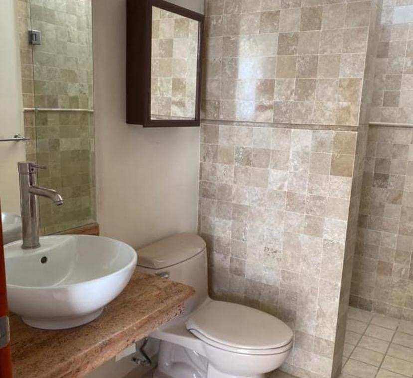7 of 33: Baño completo