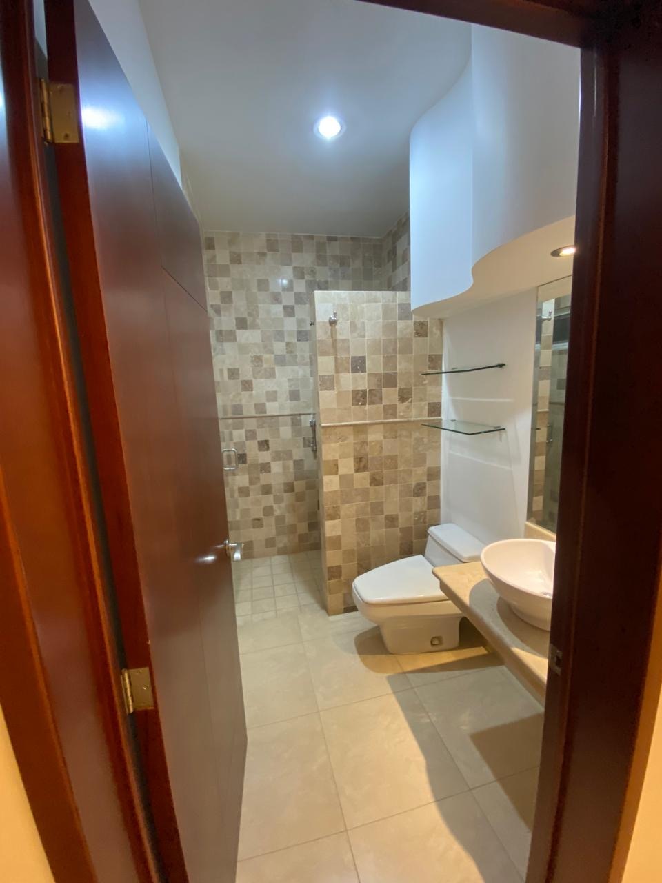 31 of 33: Baño completo