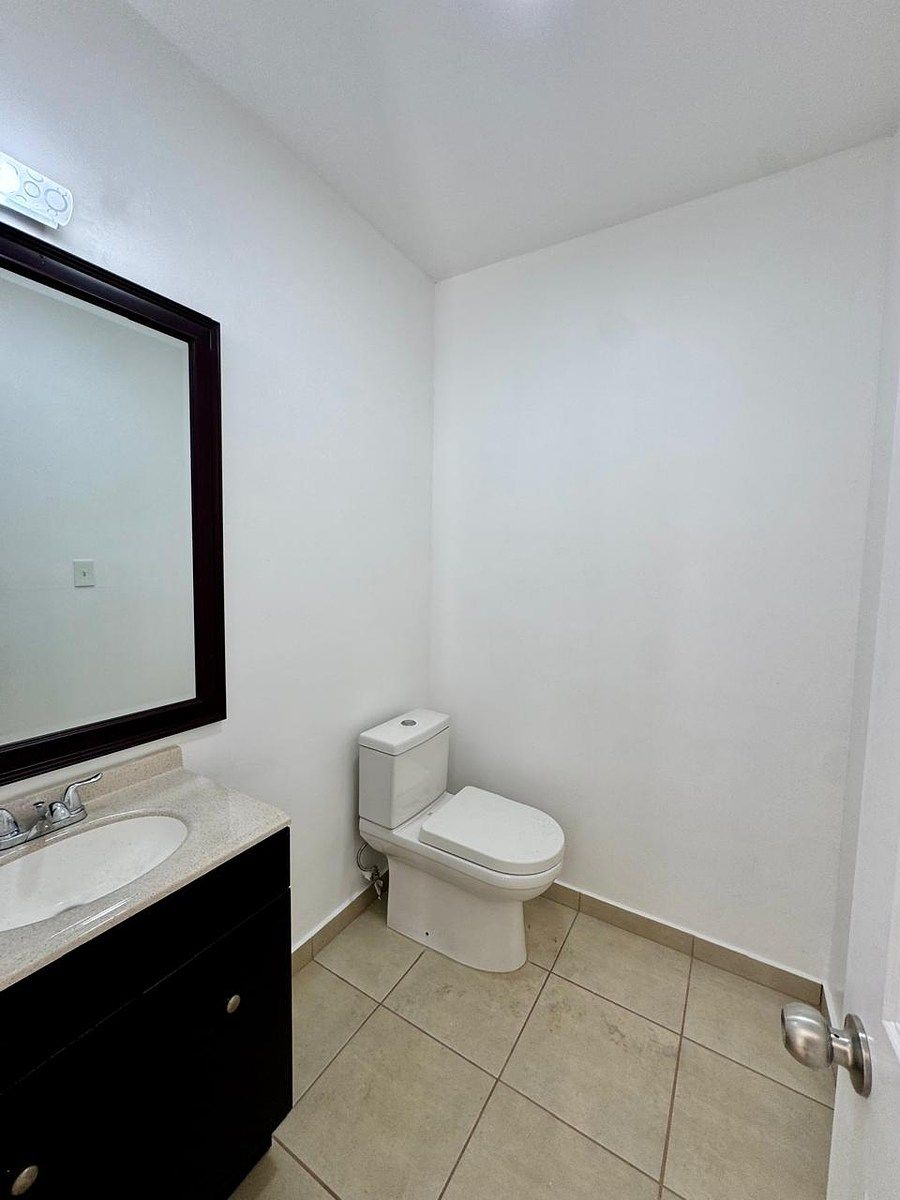 Medio baño, photo 14 of 20
