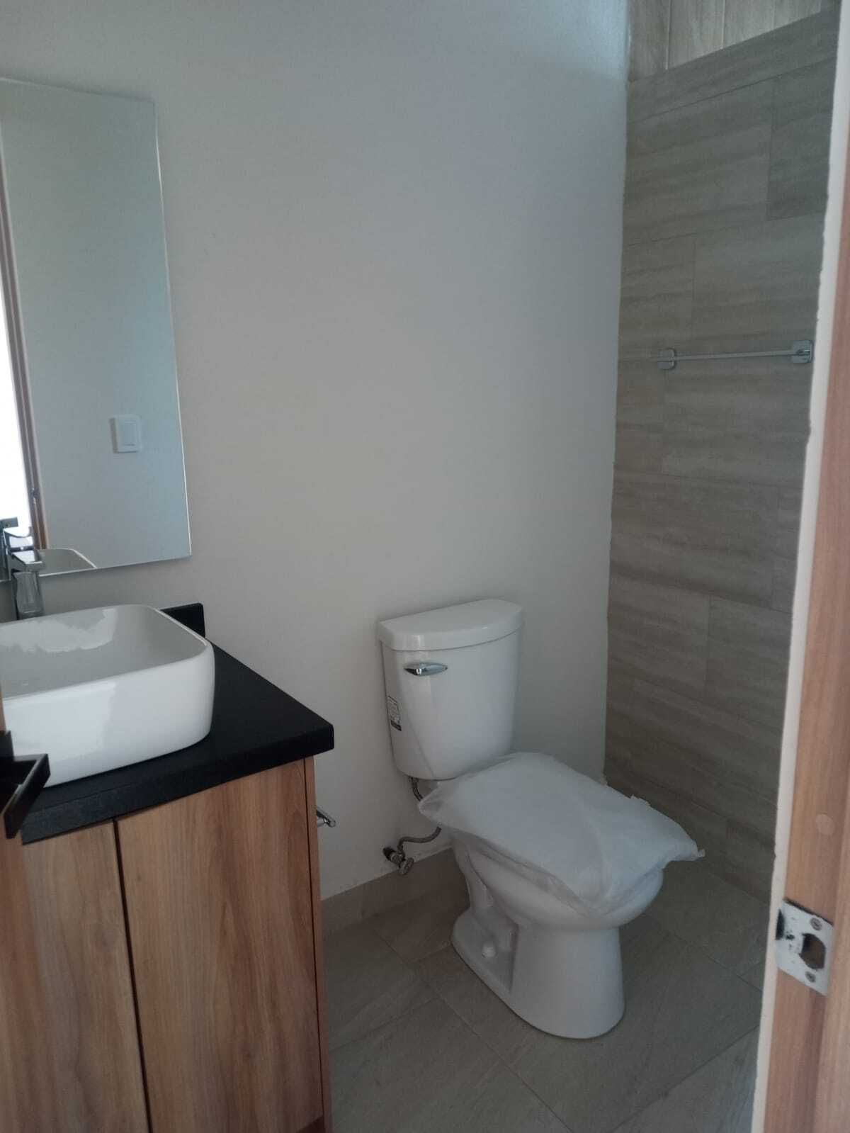 3 of 11: Baño PA