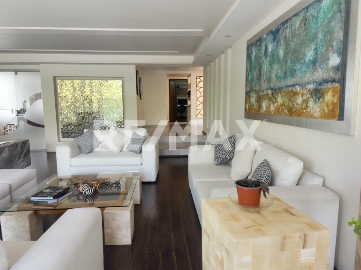 4 of 38: sala con luz natural