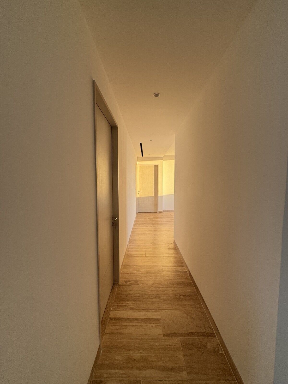 9 de 42: Pasillo a Recámaras y Family Room